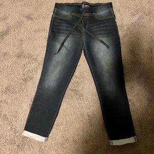 3/$12 NoBo Mid Rose Capri Jeggings